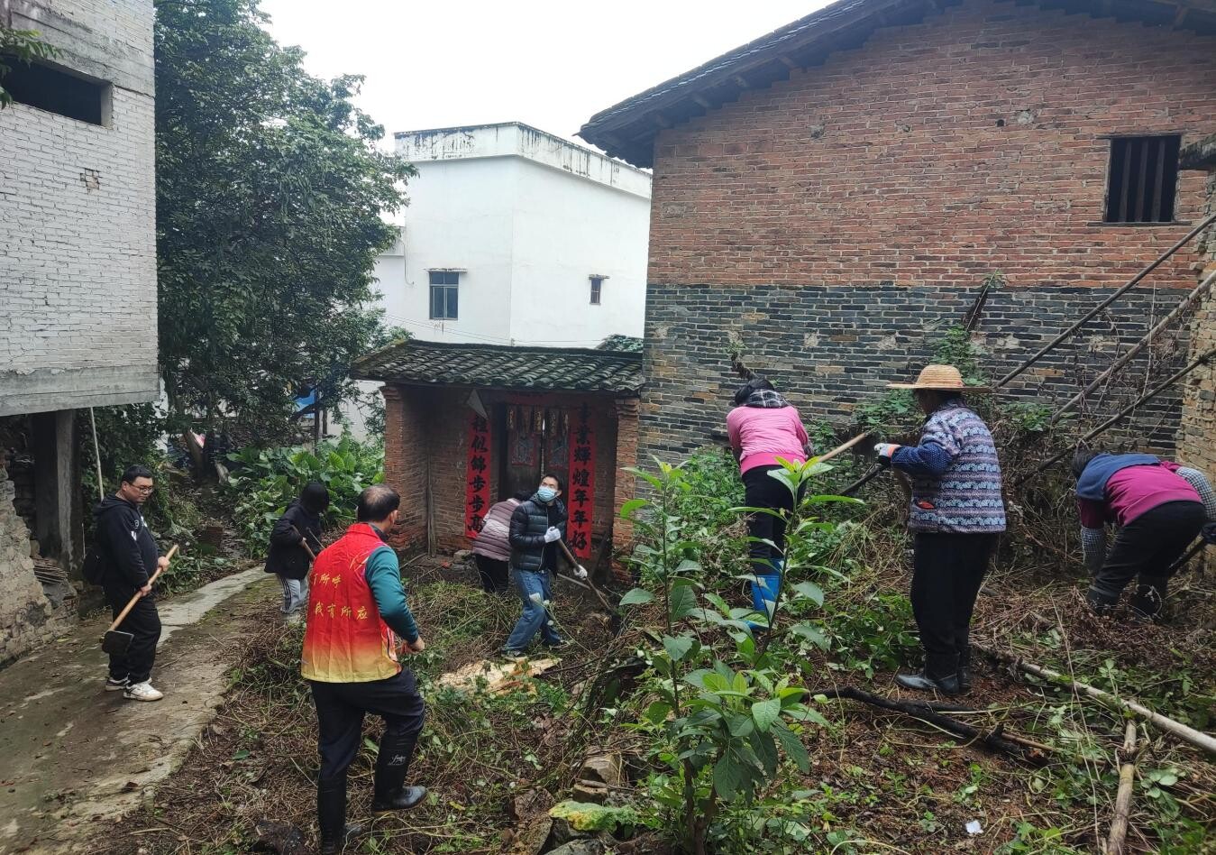 郁南縣供銷社開展黨建引領鄉(xiāng)村綠化植樹活動.docx_2