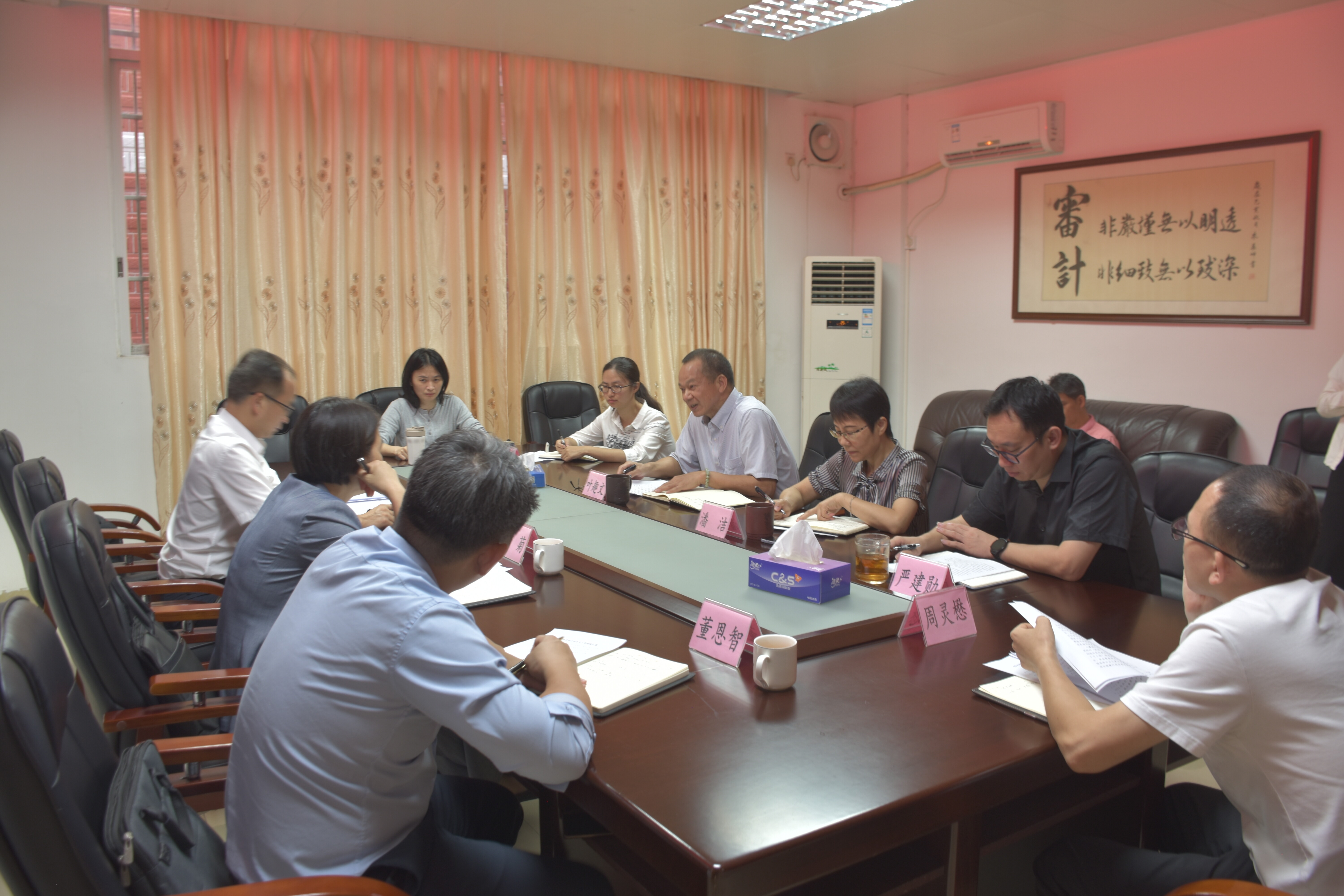 云浮市審計局主要領(lǐng)導(dǎo)到郁南縣審計局調(diào)研指導(dǎo).doc_1