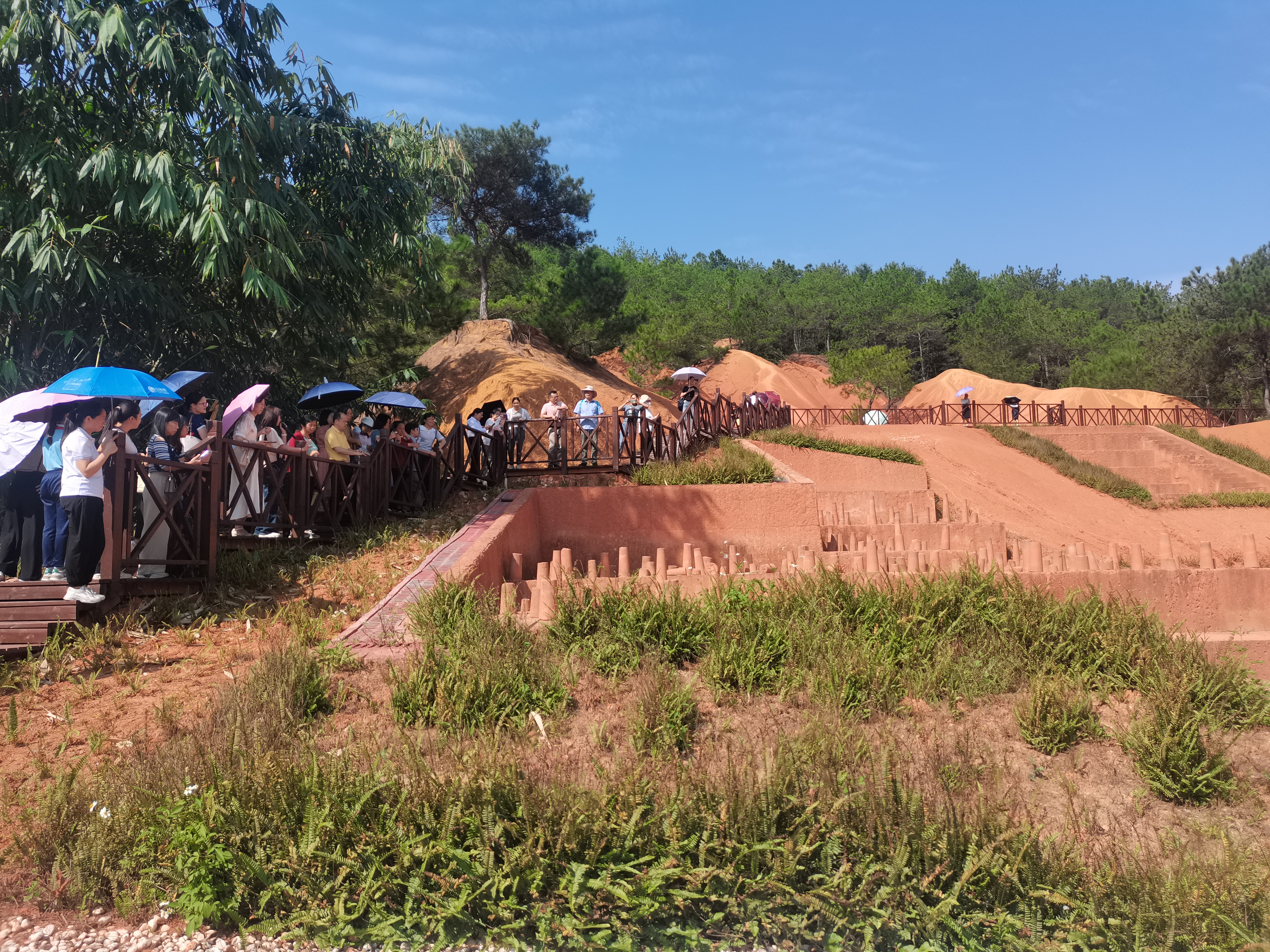 郁南縣思政教師團隊開展了“走近磨刀山遺址，探秘人類古文化”的研學活動4.png