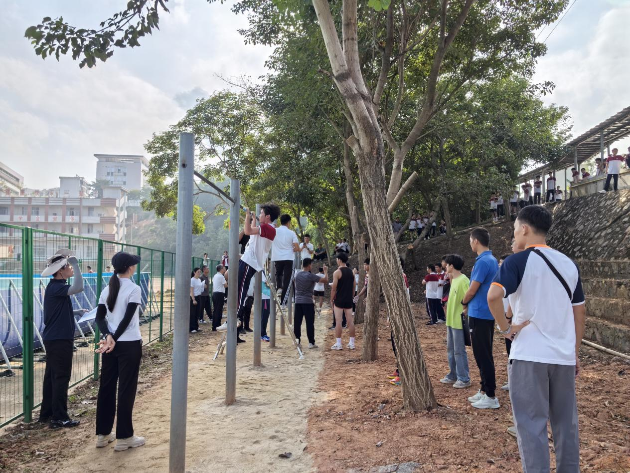 縣教育局成功舉辦“青春云浮 三十而勵(lì)”2024年高中學(xué)校引體向上及仰臥起坐比賽1.png