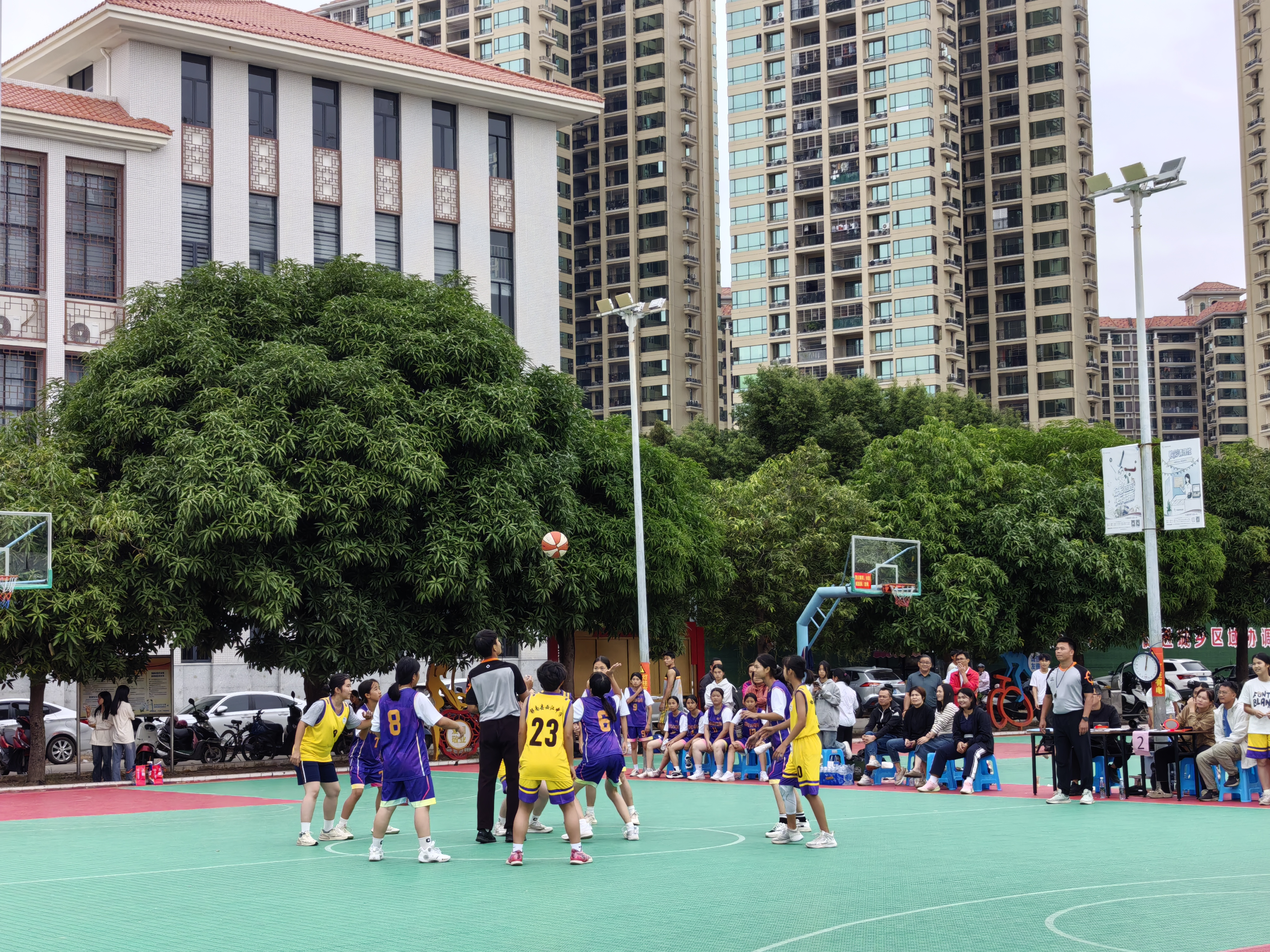 郁南縣中學(xué)生籃球賽圓滿閉幕2.png