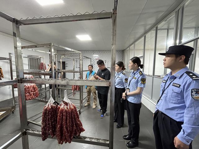 11.14聯(lián)合郁南縣公安局開展肉制品和食用農(nóng)產(chǎn)品專項(xiàng)執(zhí)法抽檢1.jpg