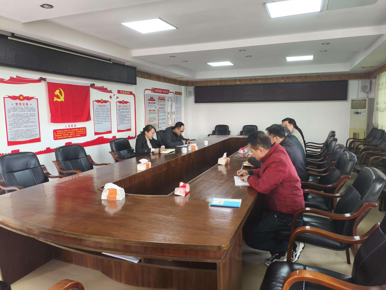 郁南縣副縣長(zhǎng)梁嚴(yán)方到縣供銷社調(diào)研并開展安全生產(chǎn)檢查.docx_1