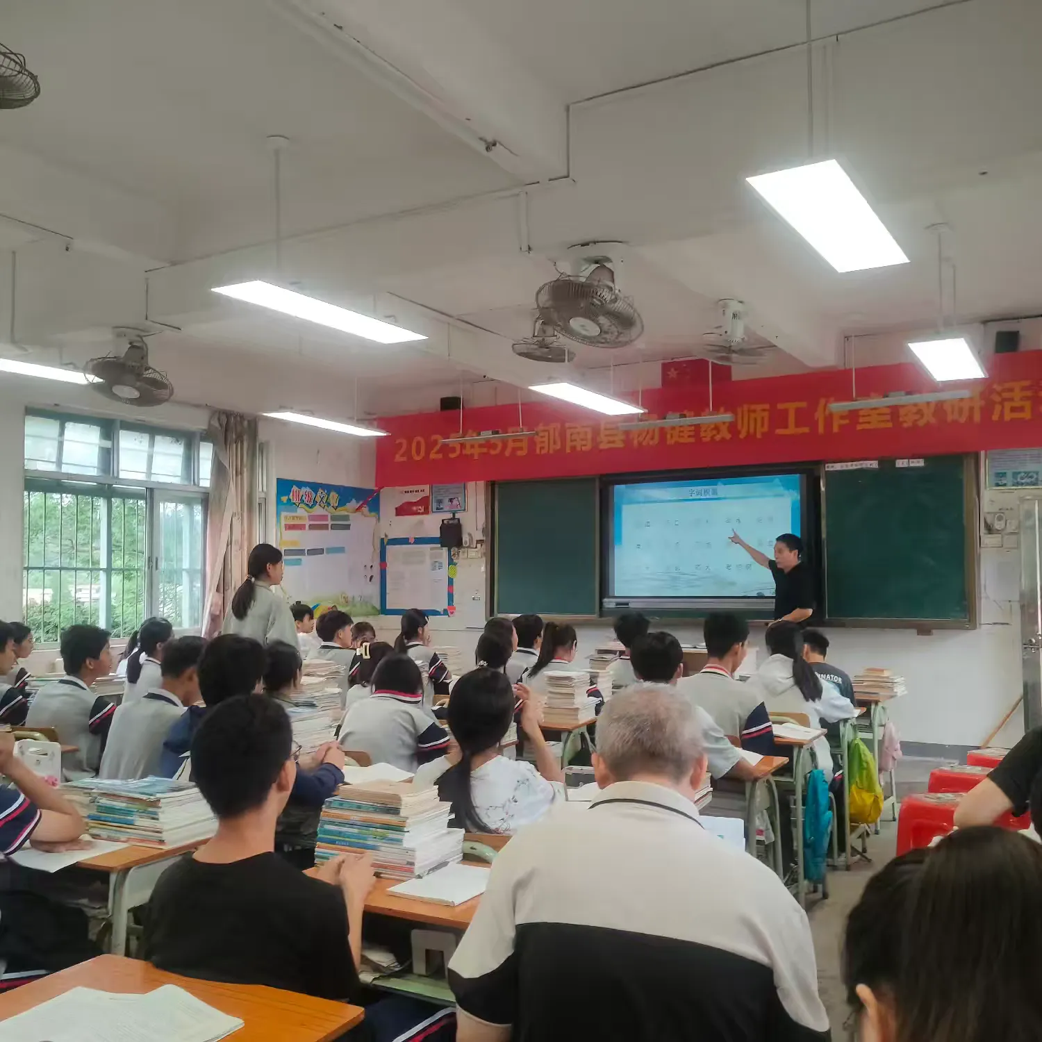 名師引領(lǐng)教學(xué)革新 集團(tuán)共濟(jì)共謀發(fā)展----郁南縣西江中學(xué)教育集團(tuán)開展課堂教學(xué)改革教研活動 語文1.png