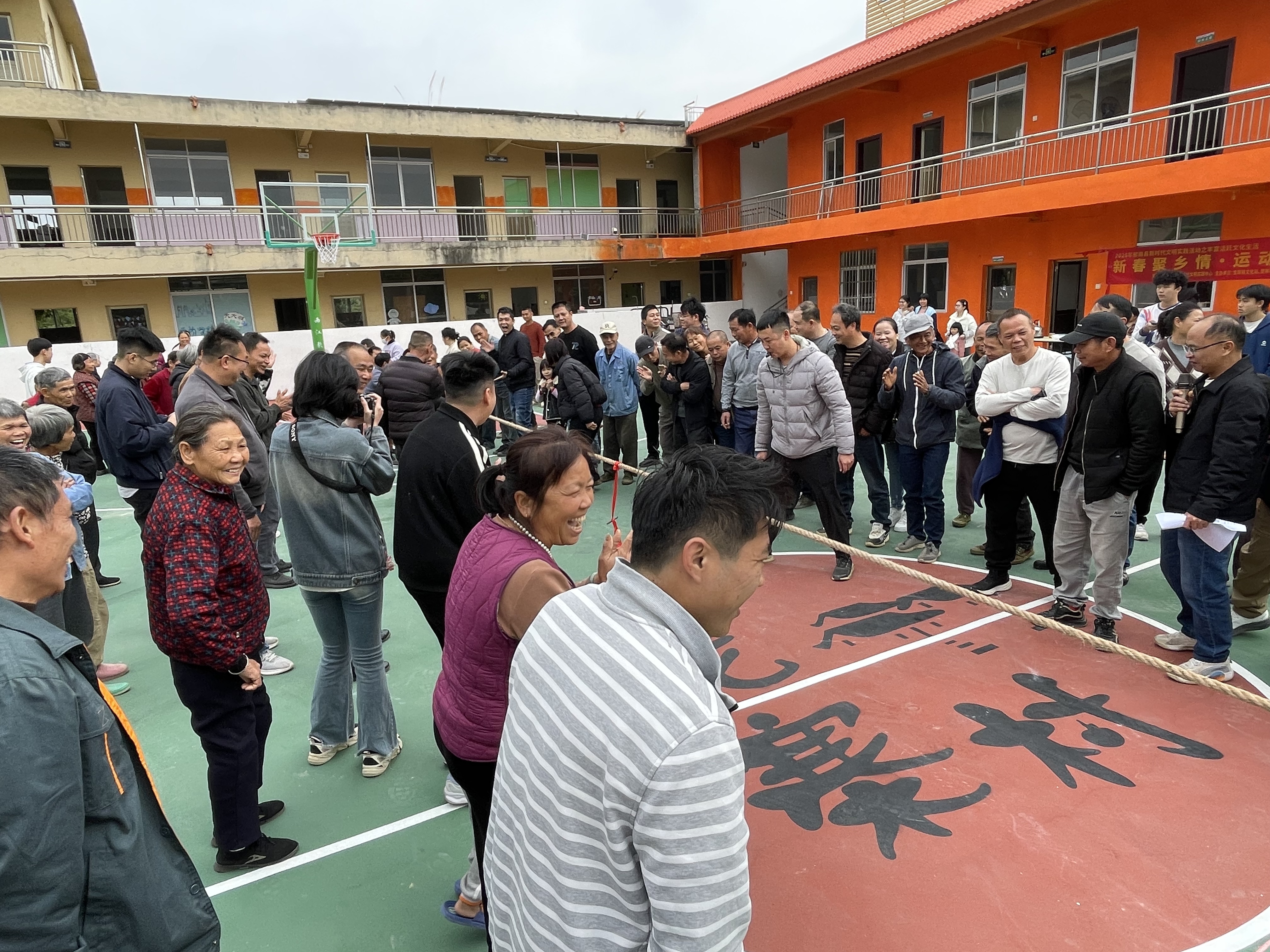 龐寨村新時代文明實踐站、文化站及鎮(zhèn)總工會、龐寨村委聯(lián)合舉辦“新春聚鄉(xiāng)情，運動展風(fēng)采”文化體育活動 (1).jpg